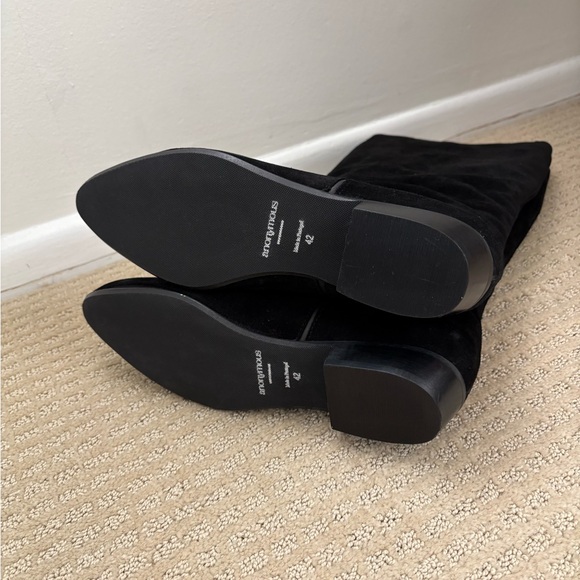 Size 42. Pull on boot. Low heel. Suede. Black. - Picture 2 of 3